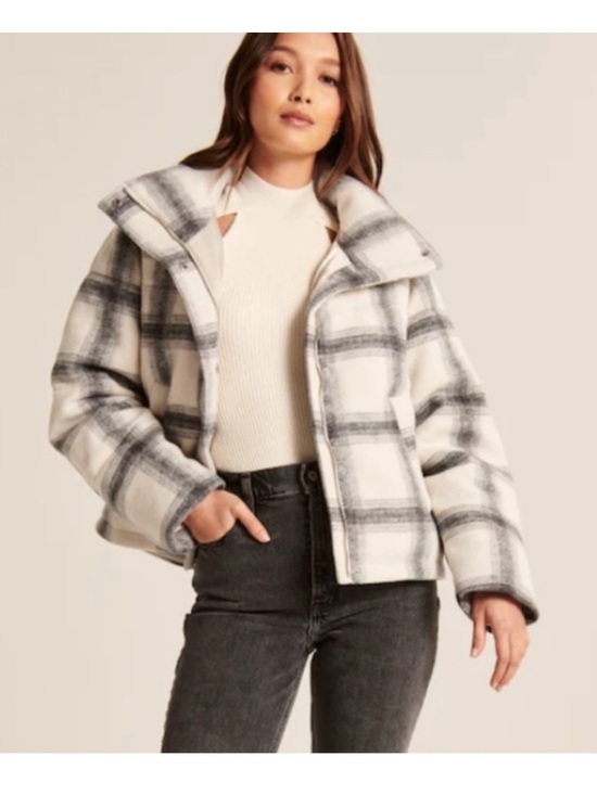 Abercrombie & Fitch Jackets & Blazers - Abercrombie & Fitch Ivory and Gray Plaid Puffer Jacket